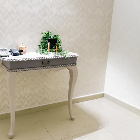 Chic Aparthotel 4*