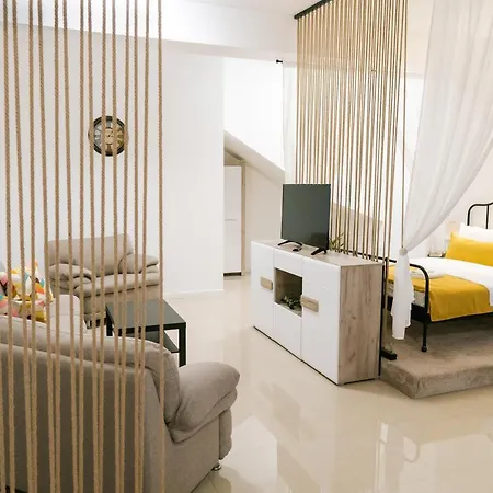 Chic Aparthotel *