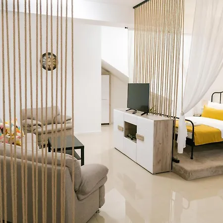 Chic Apartahotel 4*