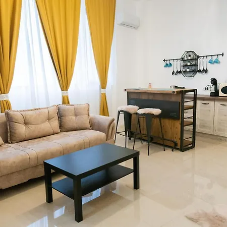 Apartahotel Chic 4*