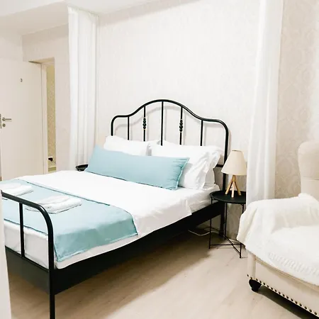 Apartahotel Chic 4*