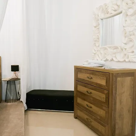 Apartahotel Chic 4*