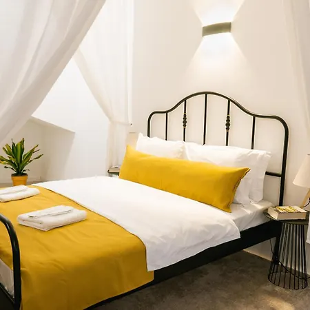 Chic Aparthotel 4*