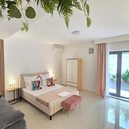 Apartahotel Chic 4*